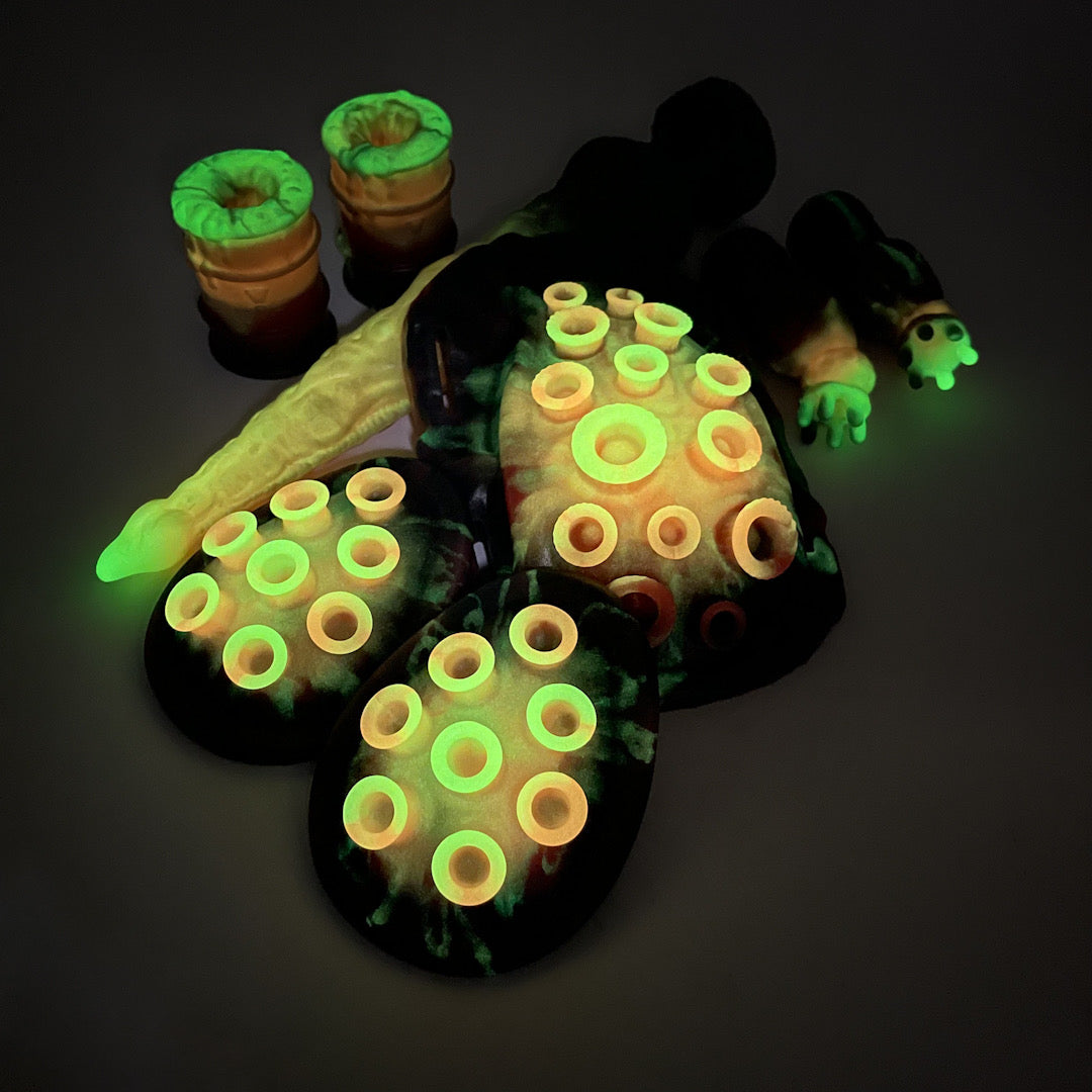 Toxxxik ‘Roll For Fire Damage!' #2 medium (OO50) GITD mini closed-end pen/stroker (trans/ftm)