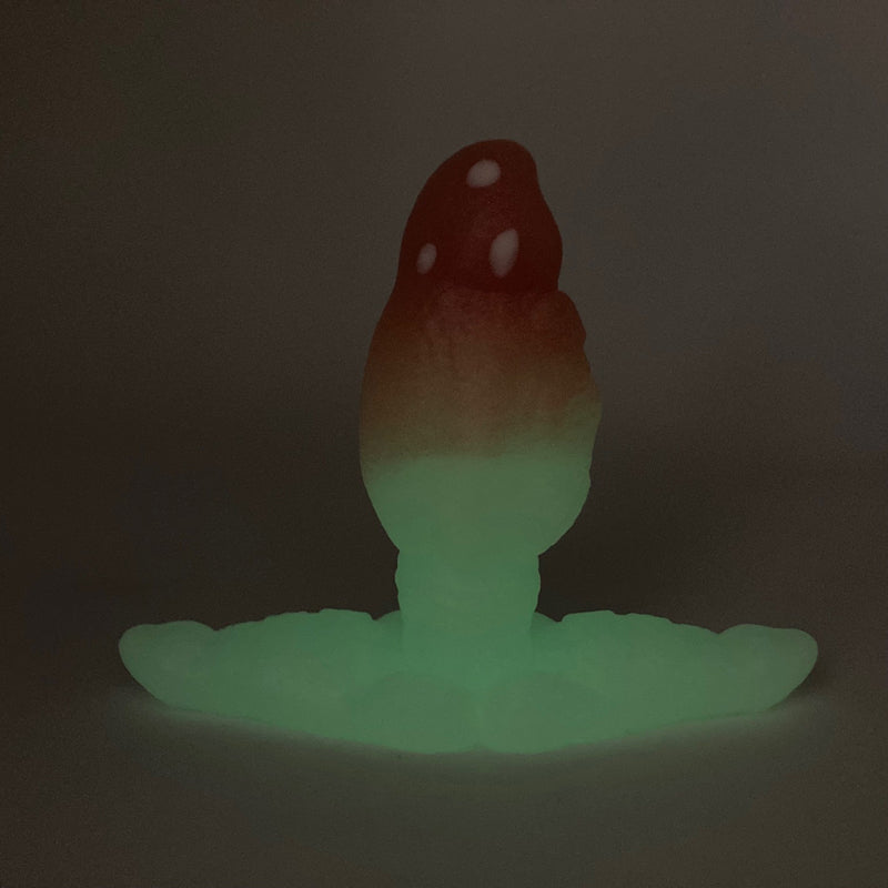 Skwee large plug small base Magical Mushroom GITD super soft (OO20)